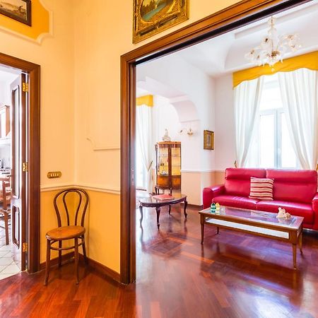 Grand Classic Apartment At San Martino By Napoliapartments Exterior foto