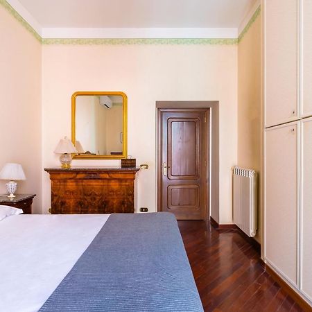 Grand Classic Apartment At San Martino By Napoliapartments Exterior foto