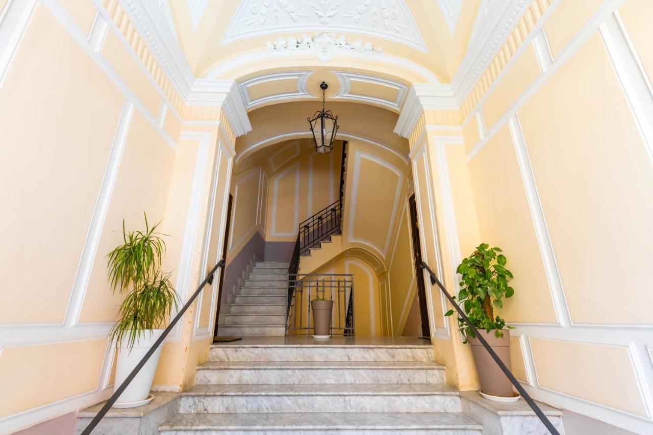 Grand Classic Apartment At San Martino By Napoliapartments Exterior foto
